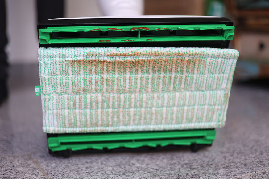 Saugwischen des Ketchupflecks